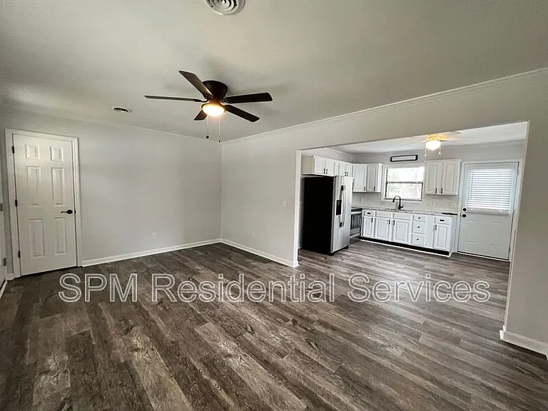 1003 McRae St — Photo 6