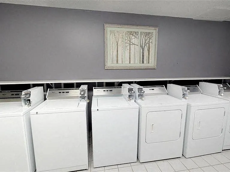 Sierra Vista Apartments — Photo 25