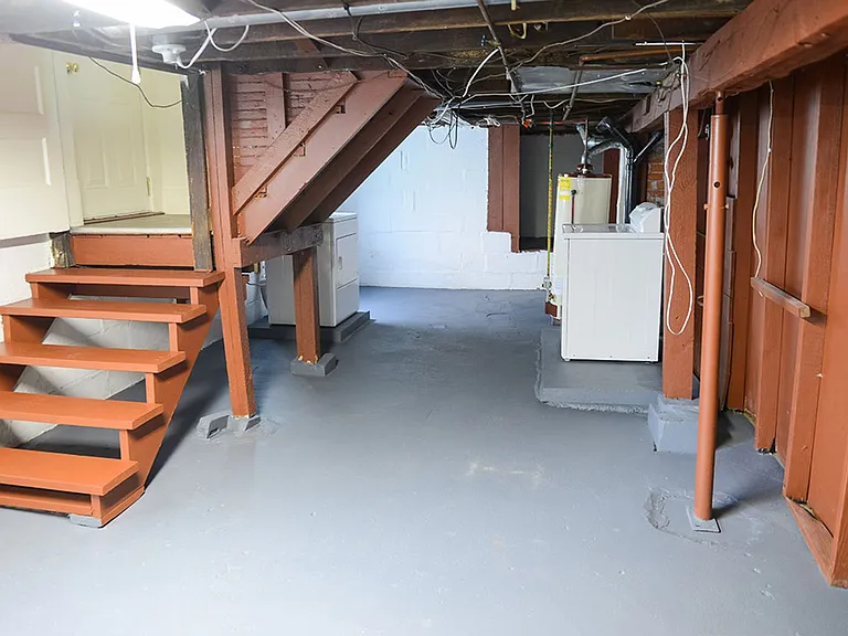 2296 Summit St — Photo 18