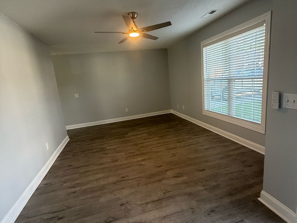 1st image of 920 Heath St
