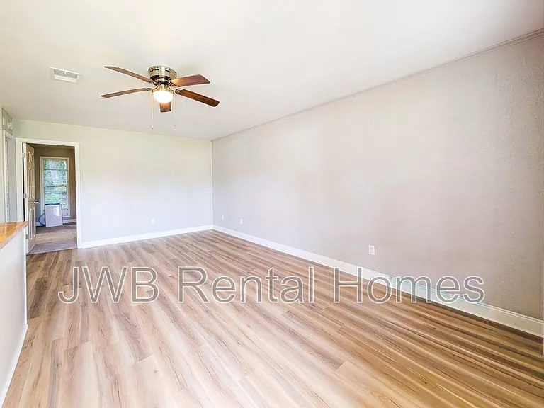7819 Jasper Ave — Photo 5