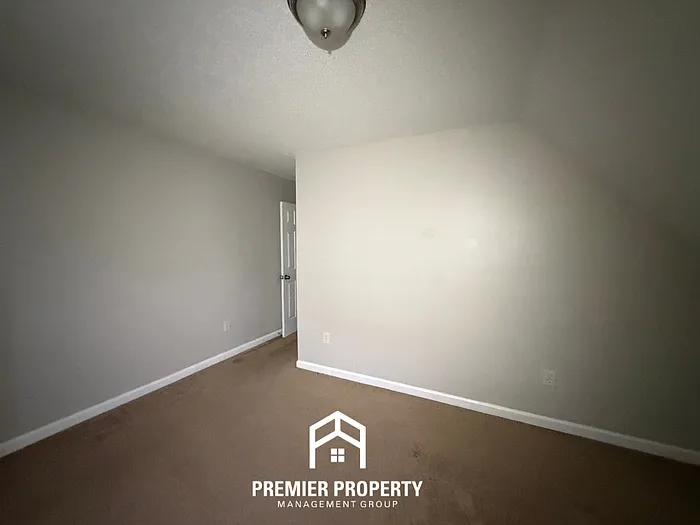 7823 Wolf Hollow Dr — Photo 16