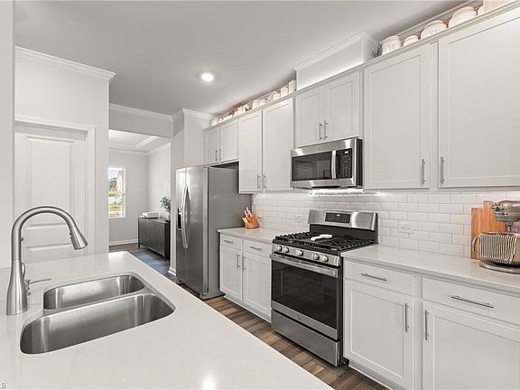 3rd image of 111 Cremello Dr