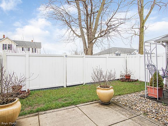 3rd image of 9605 Luebcke Ln E