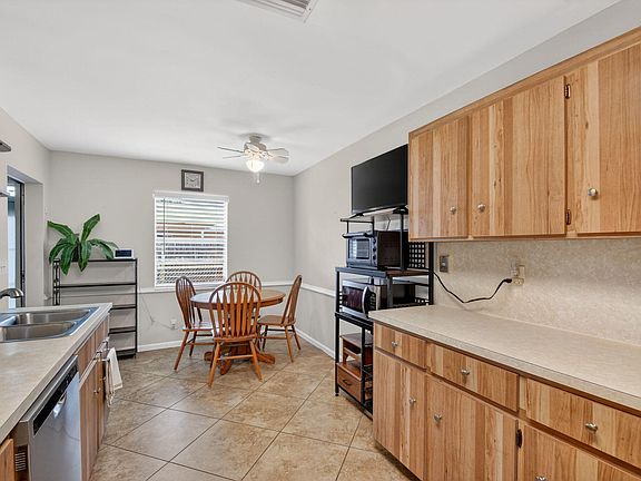 4th image of 3950 Aladdin Avenue