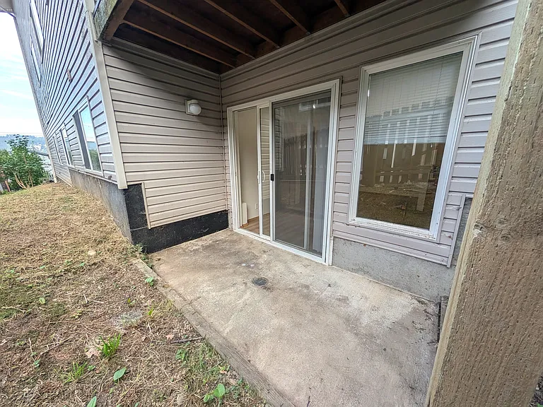 Rowan Grove Apts — Photo 22