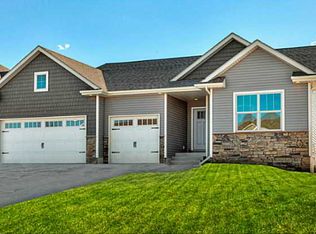 526 Crescent Ln, Norwalk, IA 50211