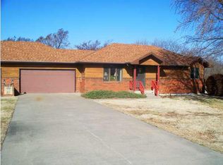 919 N 1st St, Herington, KS 67449