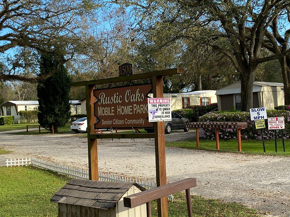 ENTRANCE TO PARK