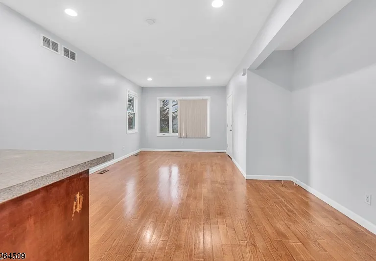110 S Devine St — Photo 2