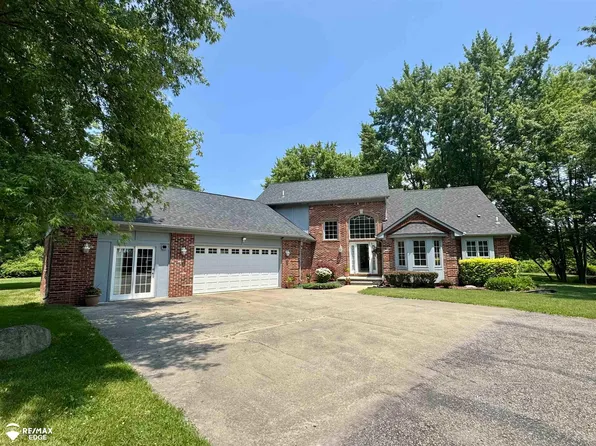 29251 Private Dr, Chesterfield, MI 48047