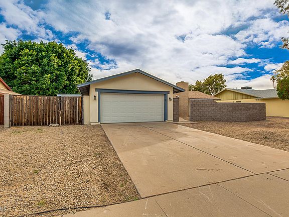 3rd image of 609 E Lodge Dr