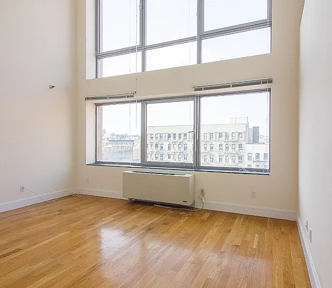 636 E 11th St #PHB — Photo 2