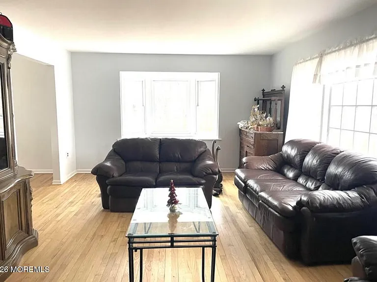 33 Parker Rd — Photo 3