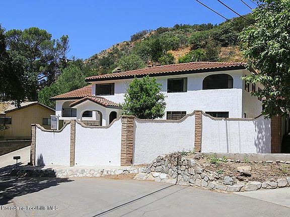 2nd image of 1005 Country Club Dr