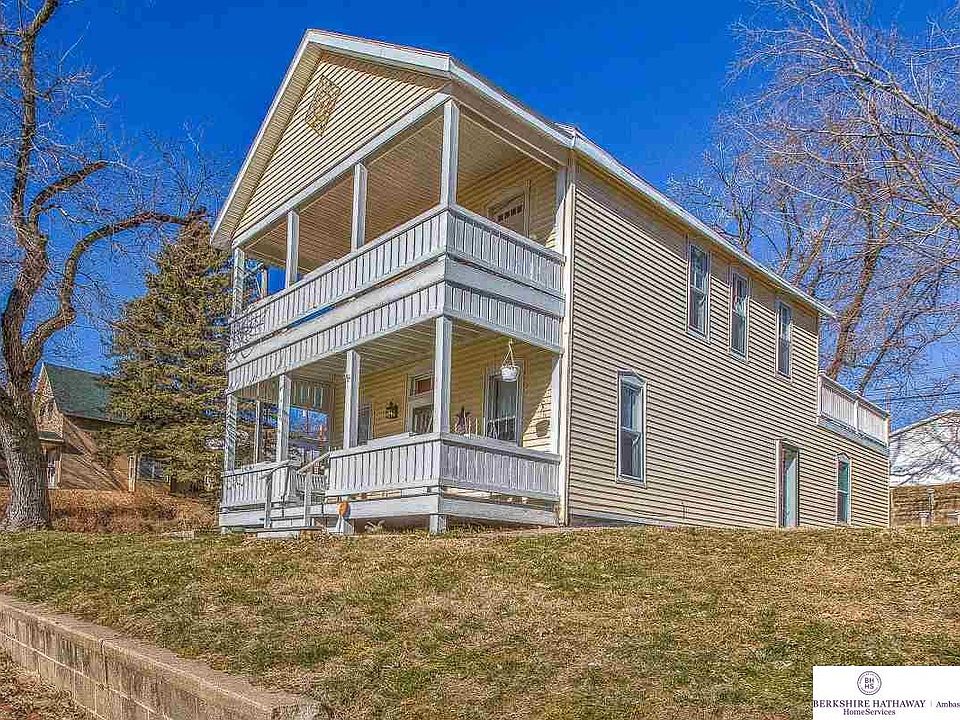 1st image of 724 1st Ave