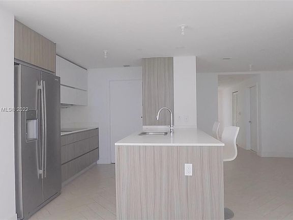 4th image of 600 NE 27th St APT 2705