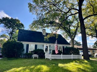 427 S Gables Blvd, Wheaton, IL 60187