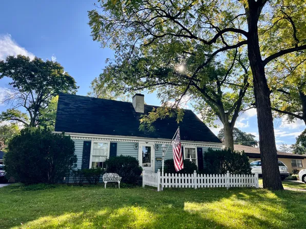 427 S Gables Blvd, Wheaton, IL 60187