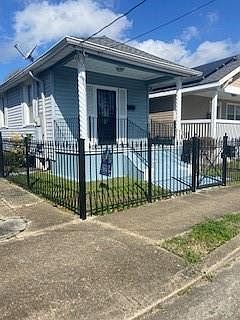 2nd image of 1822 Piety St