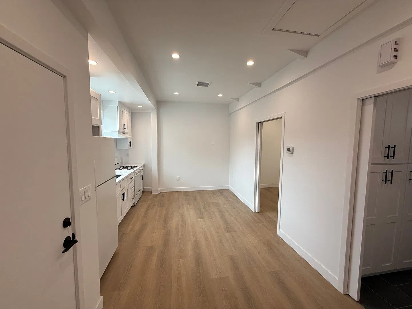 Available Now For Rent - 1 Bed / 1 Bath Home — Photo 2