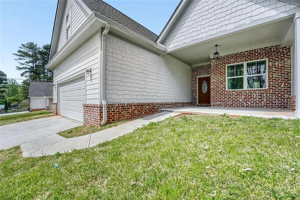 4 bed, 3.0 bath, 2343 sqft, $2,550 — Photo 3