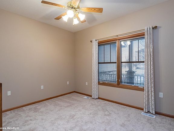 3rd image of 1530 SE Holiday Crest Cir