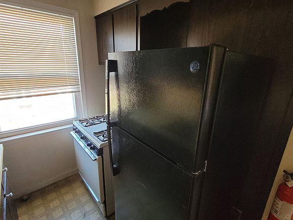 3rd image of 14 N Carpenter Ter APT 2R