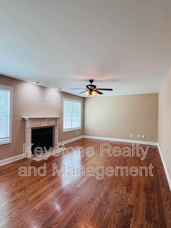 4 bed, 2.5 bath, 2445 sqft, $2,150 — Photo 4