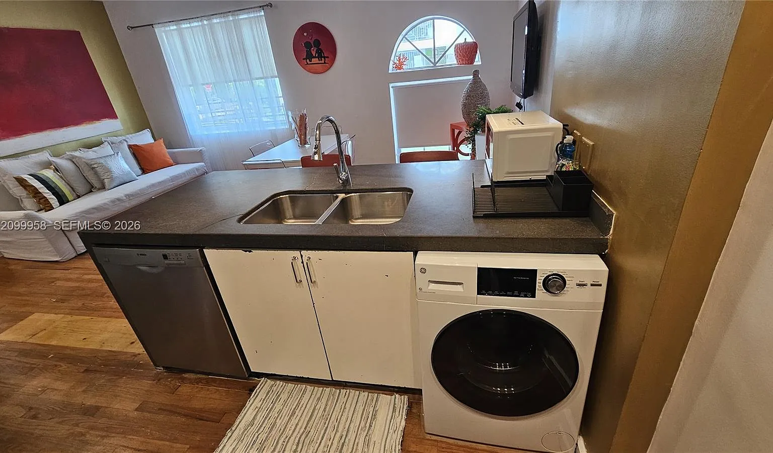 Sage On 3rd Condo — Photo 4