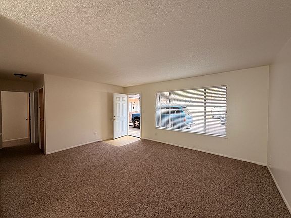 4th image of 654-680 NE Winchester St #666