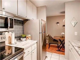 2 bed, 1002 sqft, $1,595 — Photo 2
