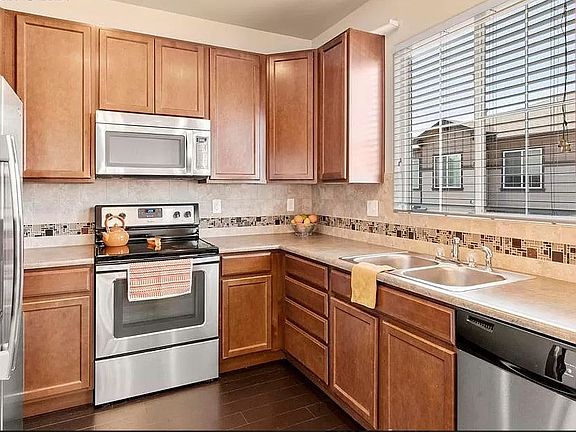 2nd image of 6221 Cedar Park Grv
