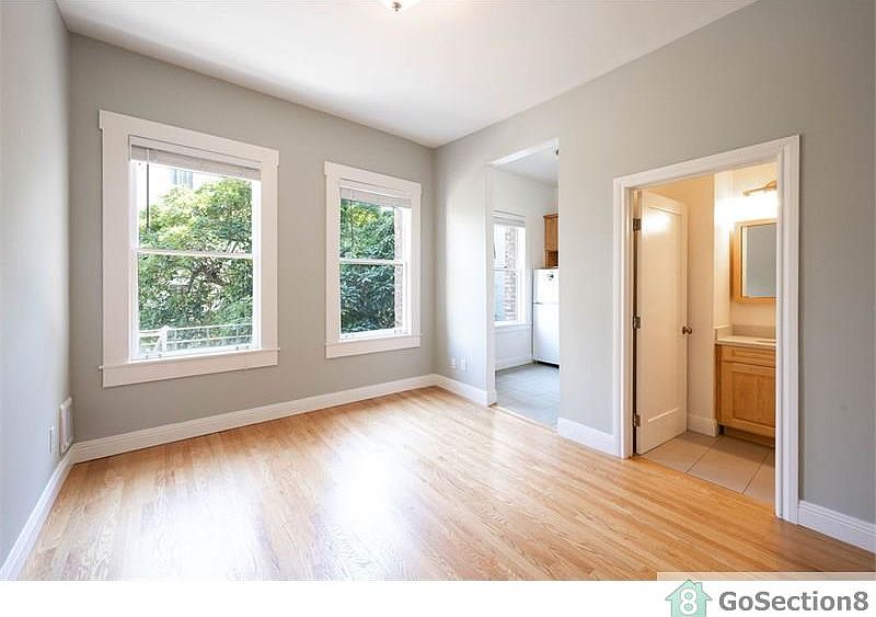 1st image of 555 Eddy St