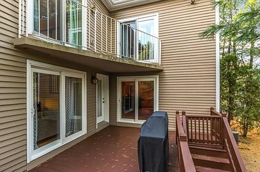4th image of 17 Aurora Ln #17
