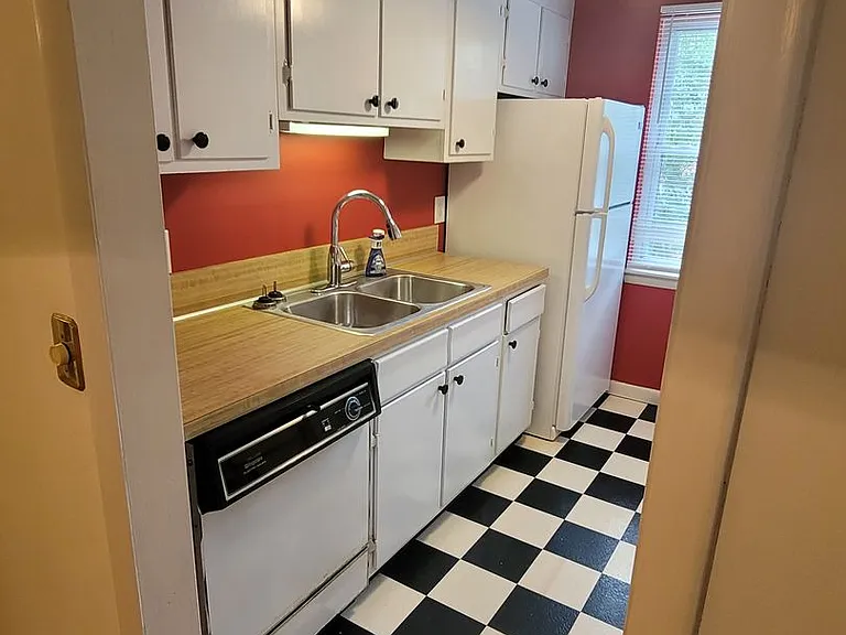 544 Wimbledon Ct — Photo 9