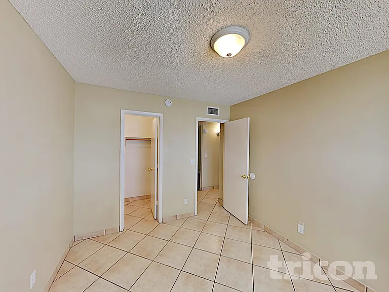 102 W Ivyglen St — Photo 28