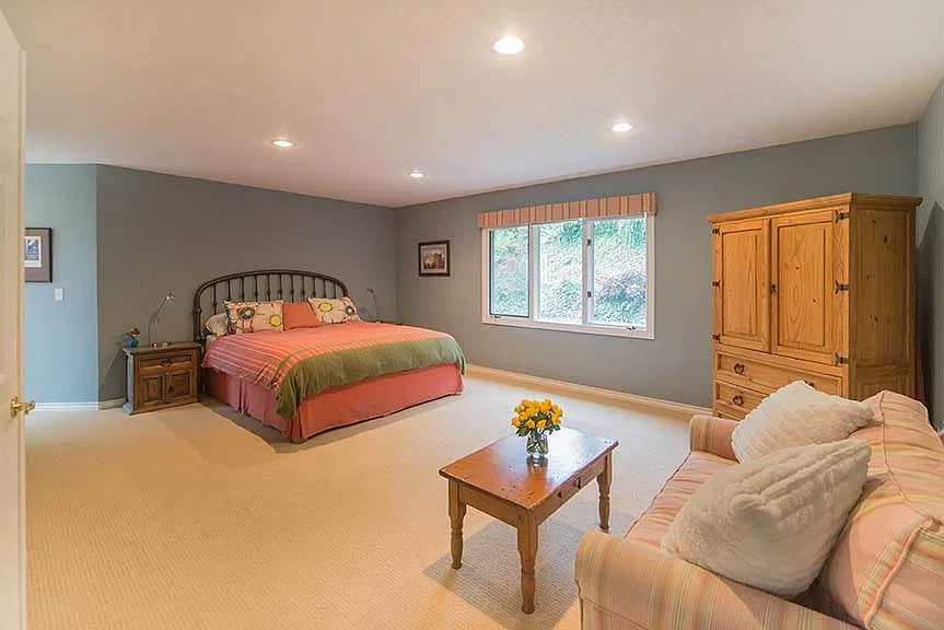 4 bed, 2.5 bath, 2991 sqft, $5,100 — Photo 2