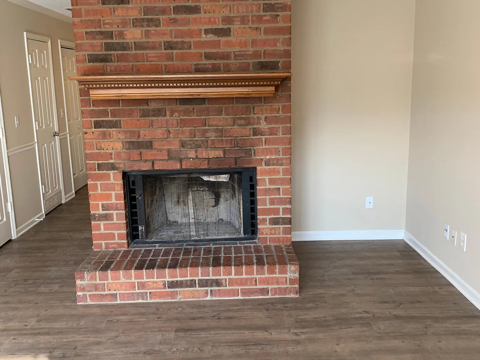 2 bed, 1.5 bath, 1100 sqft, $1,400 — Photo 2