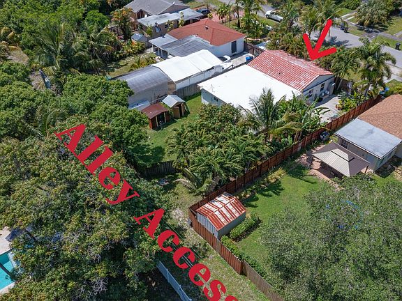 4th image of 820 SW 18th Court