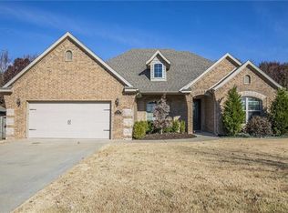 2256 W Eiffel Xing, Fayetteville, AR 72704