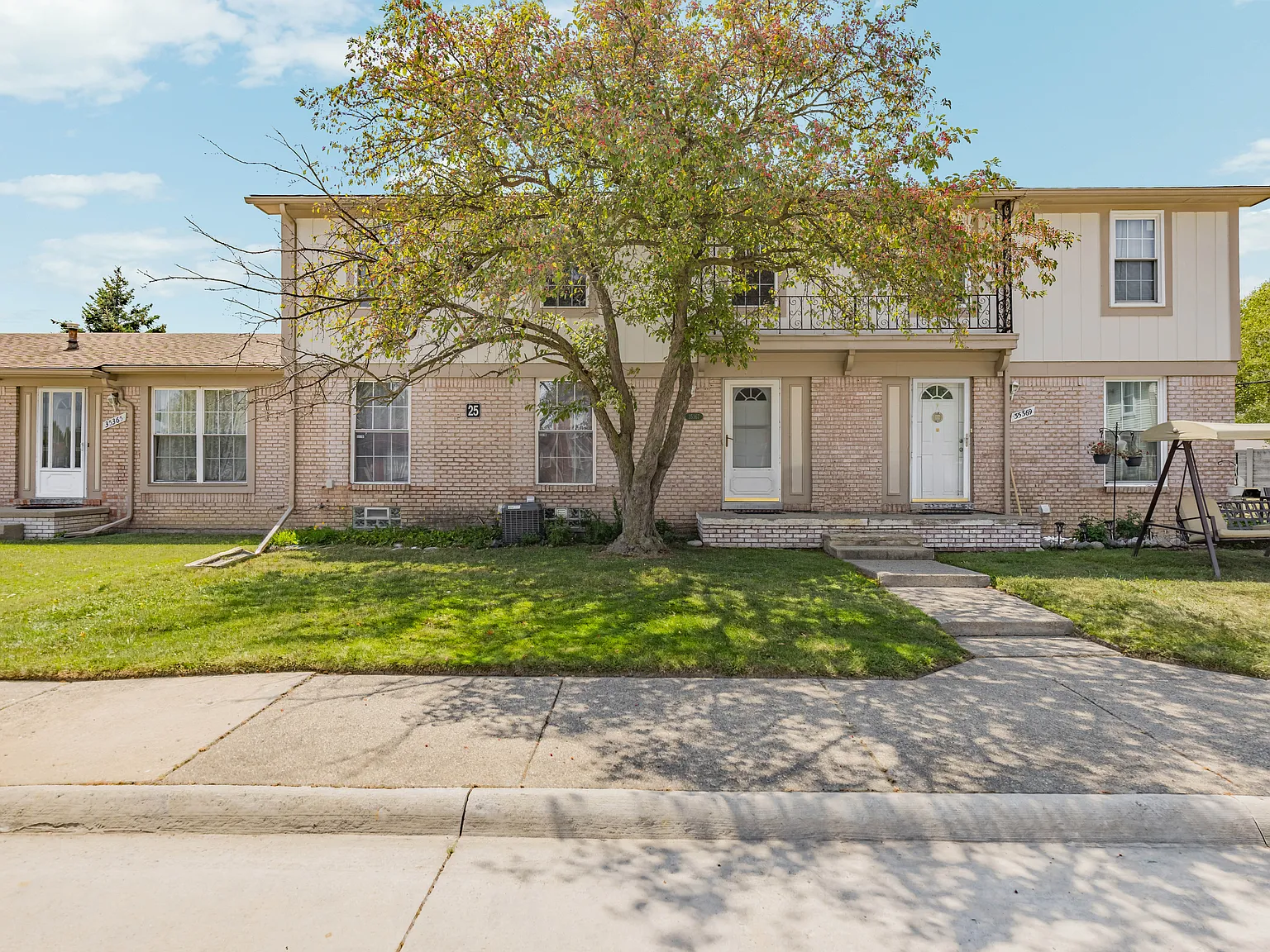 3 bed, 1.5 bath, 1200 sqft, $1,750 — Photo 1