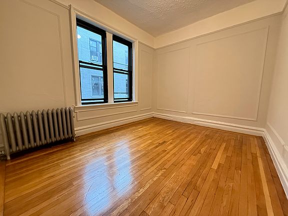 3rd image of 121 Parkside Ave APT 12