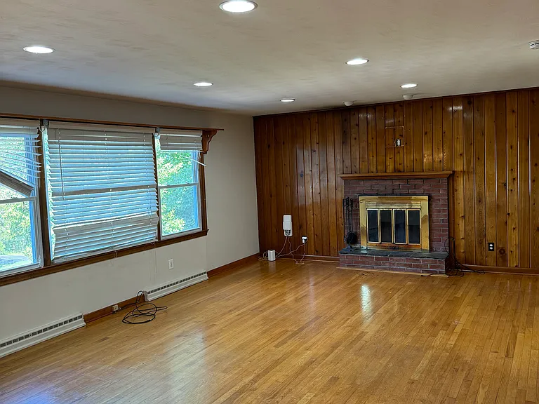 120 Burban Dr — Photo 27