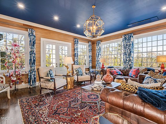 4th image of 3245 Vista Cir
