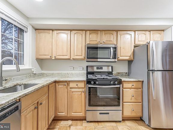 5th image of 3228 Wellington Rd