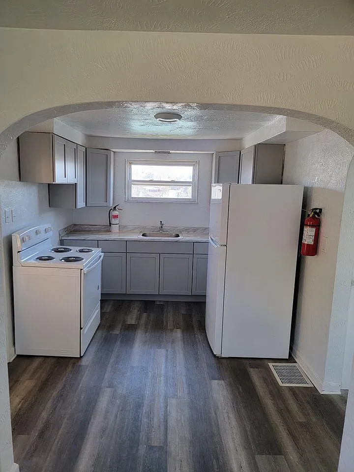 1021 Mace St — Photo 3
