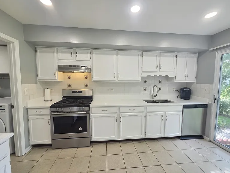 1839 Prentiss Dr — Photo 4