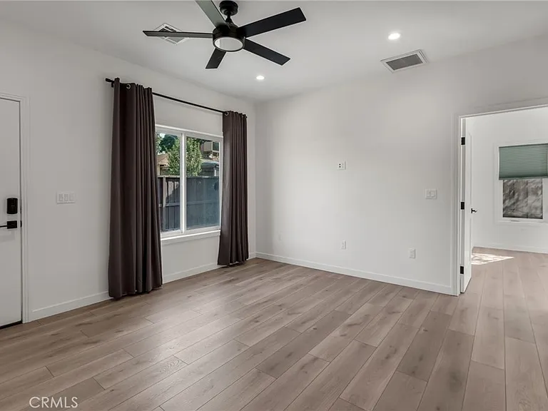 22434 Berdon St — Photo 7