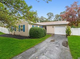 5 Eileen Ct, Coram, NY 11727